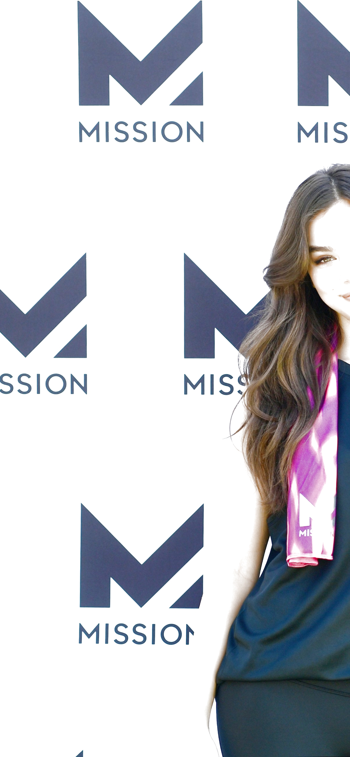 Hailee Steinfeld for Mission Cooling Towels