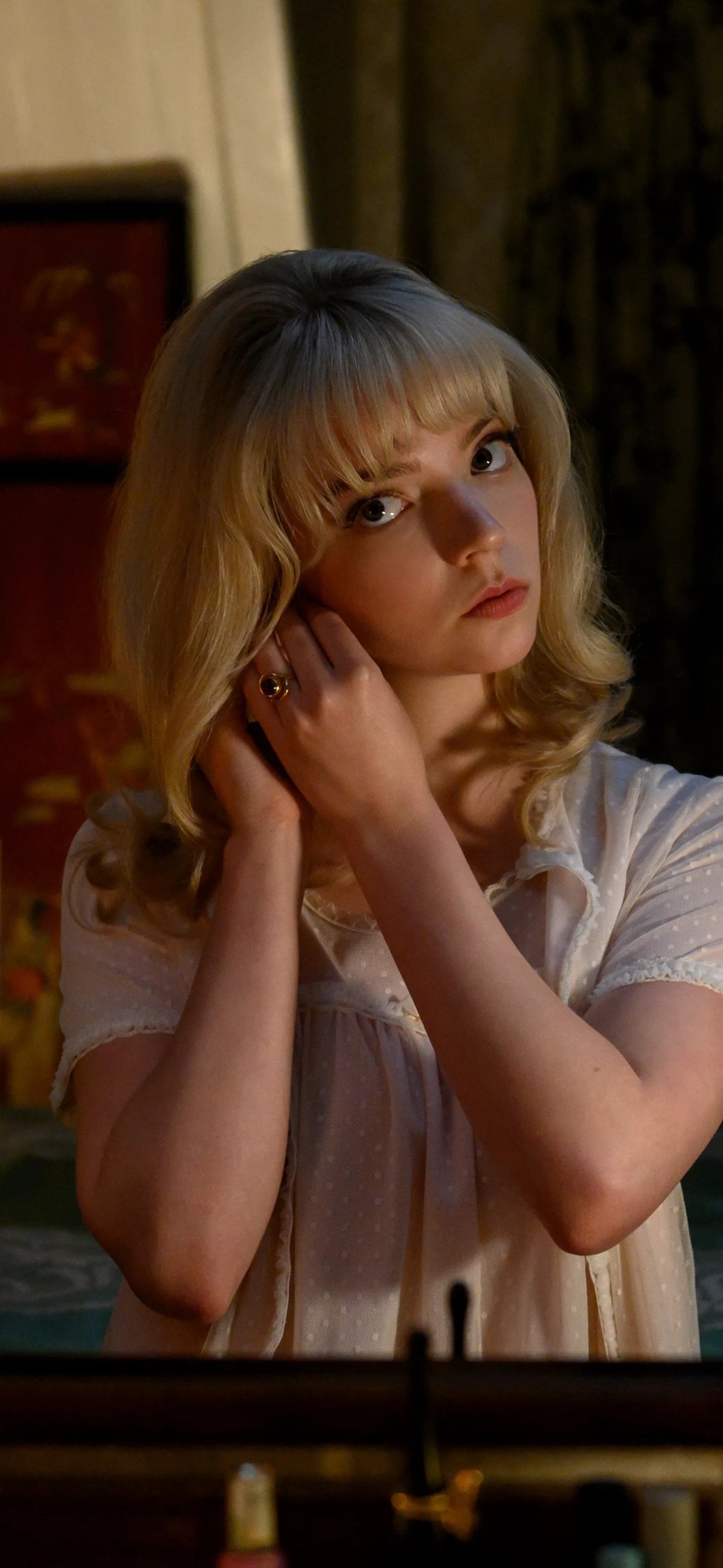 Download Movie Last Night In Soho Phone Wallpaper