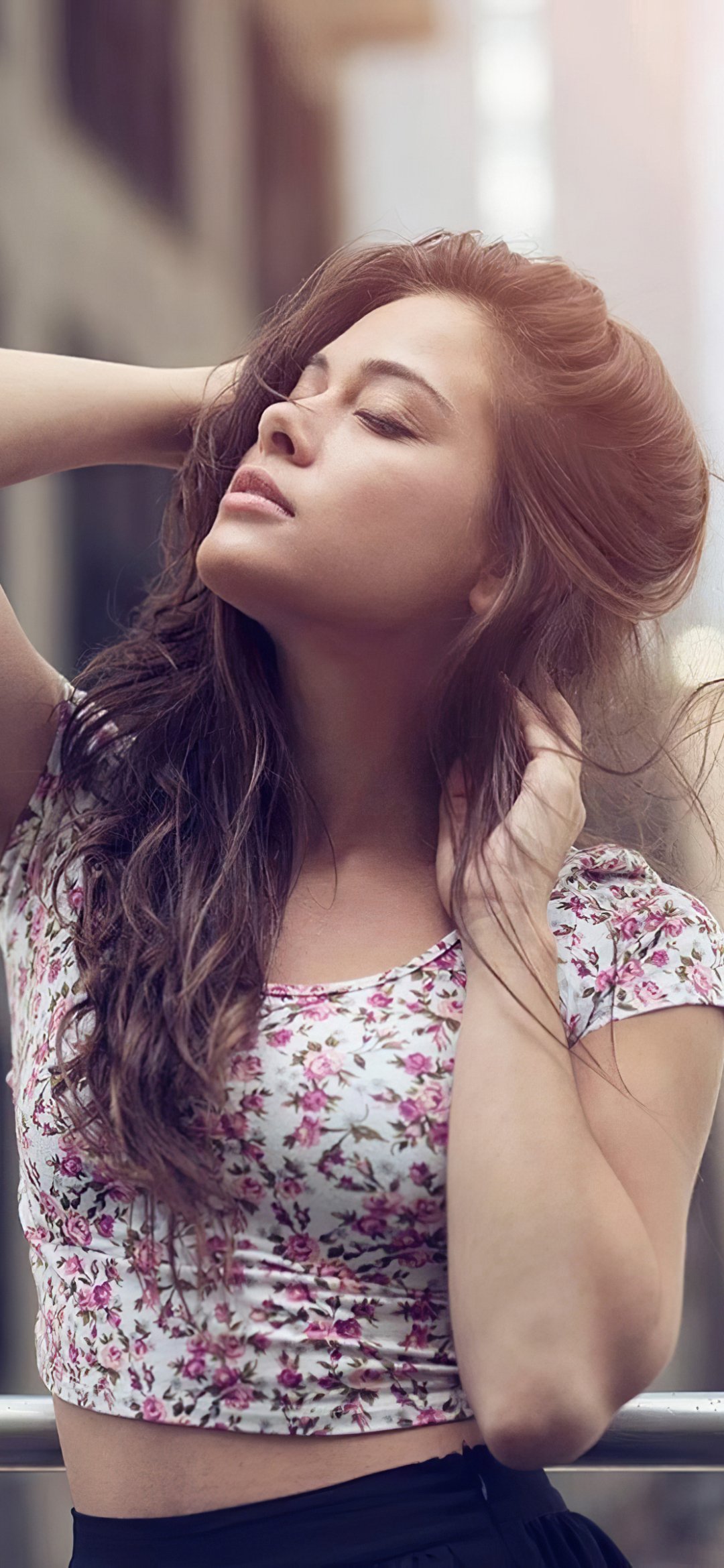 Download Woman Model Phone Wallpaper