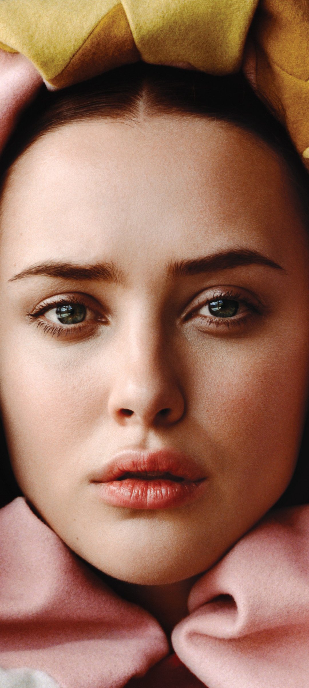 Download Celebrity Katherine Langford Phone Wallpaper