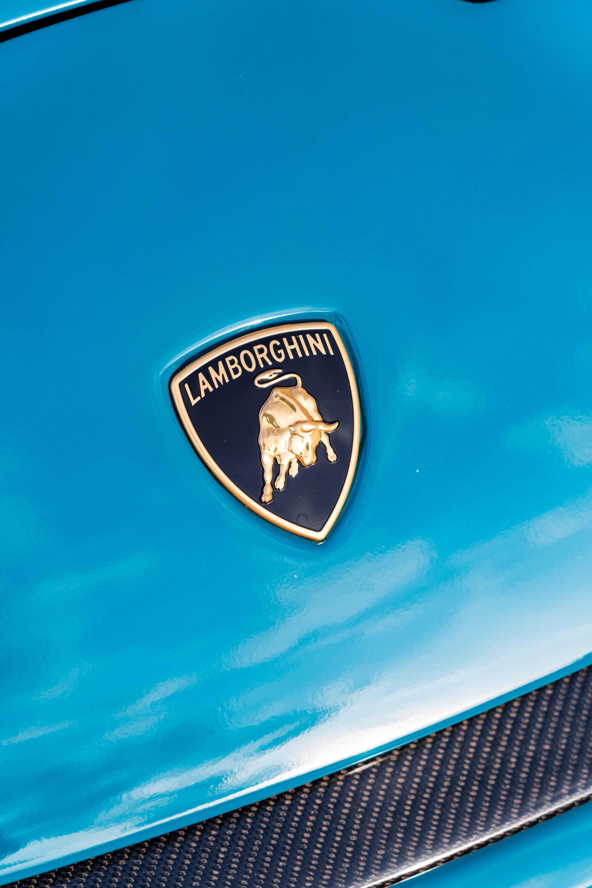 Download Lamborghini Lamborghini Huracan Evo Phone Wallpaper
