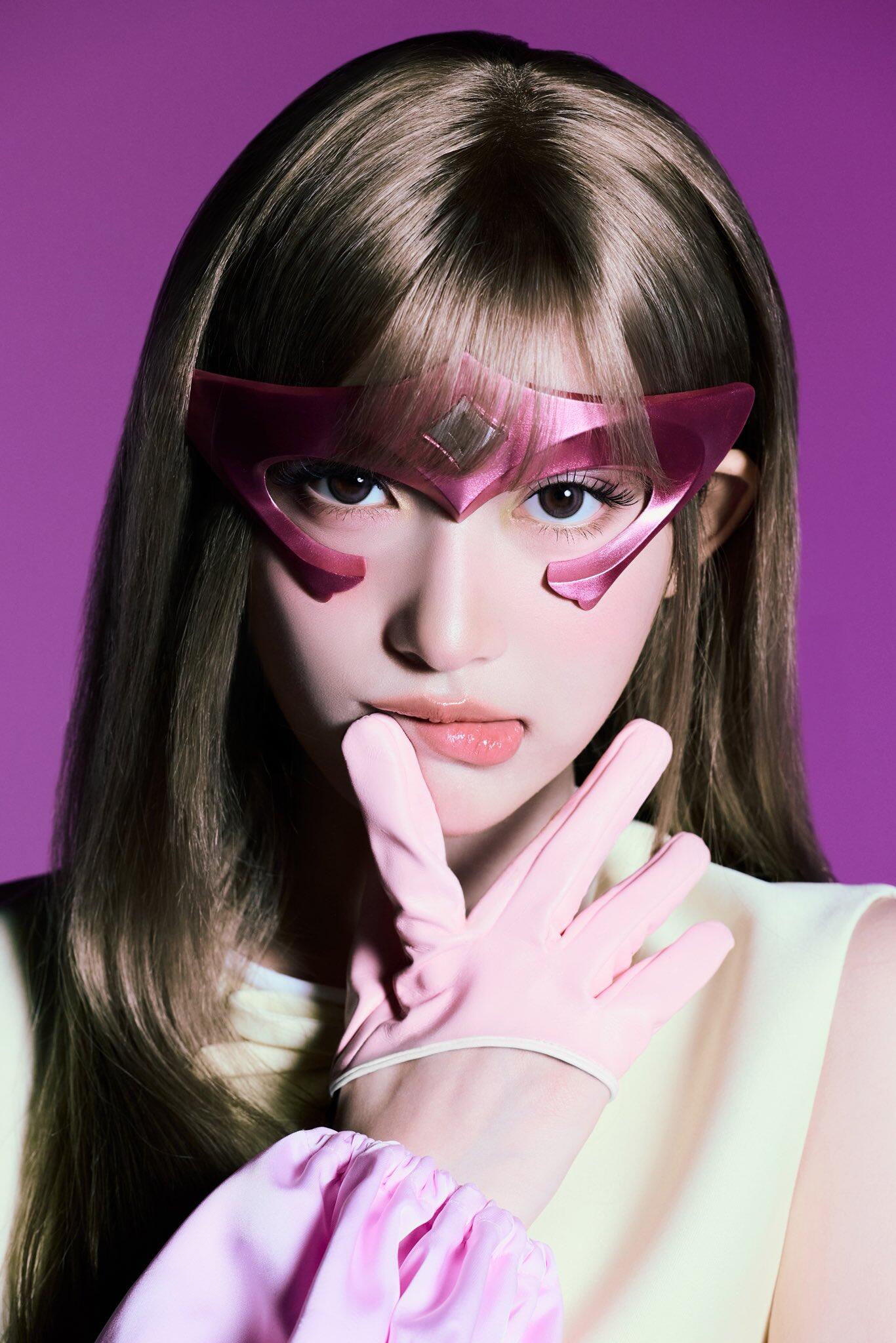 IVE’s Leeseo poses in a pink mask against a purple backdrop in this Looks Can Kill portrait iPhone wallpaper.