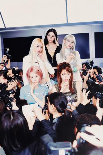 Phone wallpaper of five women posing as models amid a swarm of photographers and flashing cameras, glossy Made My Night styling and magazine-like composition.