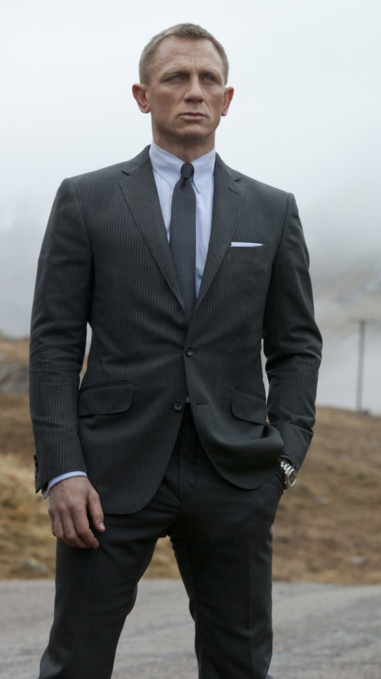Download Daniel Craig Movie Skyfall Phone Wallpaper