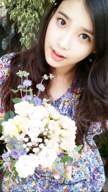 Korean music IU Phone Wallpaper