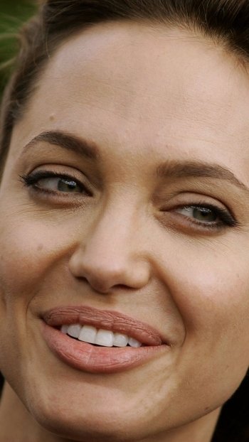 Celebrity Angelina Jolie Phone Wallpaper