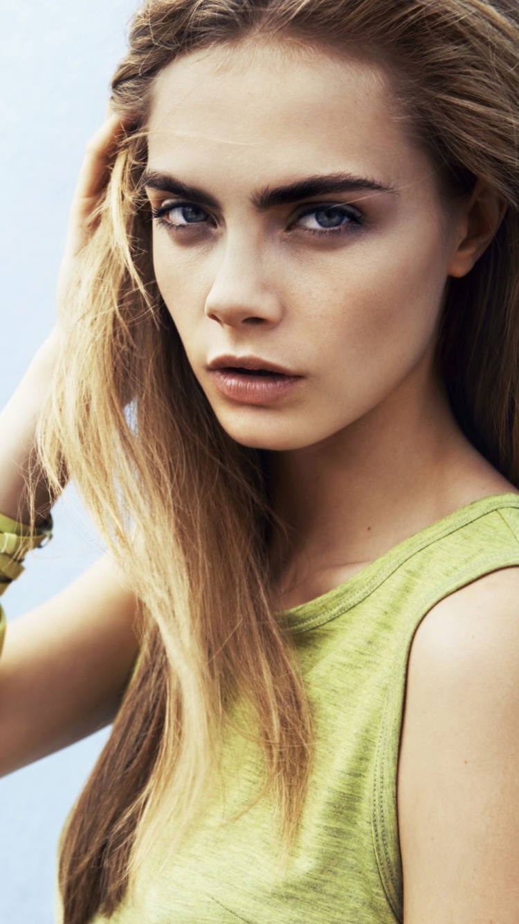 Download Celebrity Cara Delevingne Phone Wallpaper - Mobile Abyss