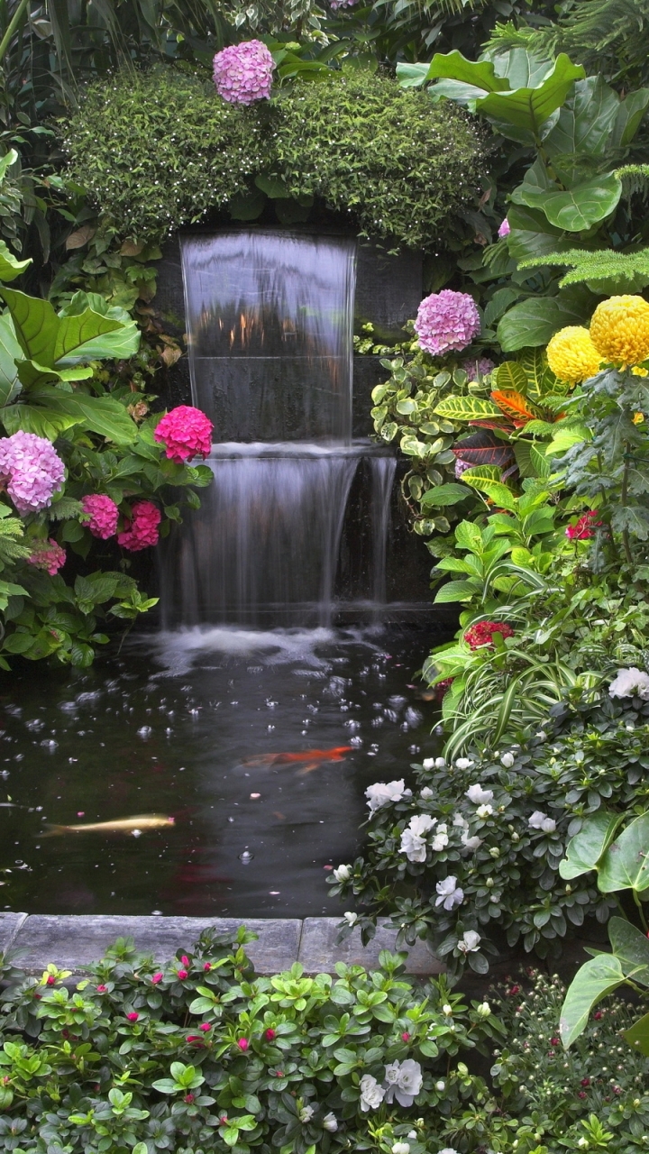 Телефон сады 8. Сад Бутчартов фонтан роз. Цветущие сады и водопады. Водопад из цветов в саду. Розы водопад.
