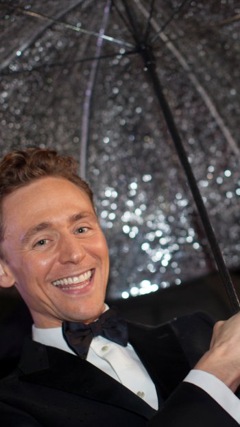 actor English Celebrity Tom Hiddleston Phone Wallpaper