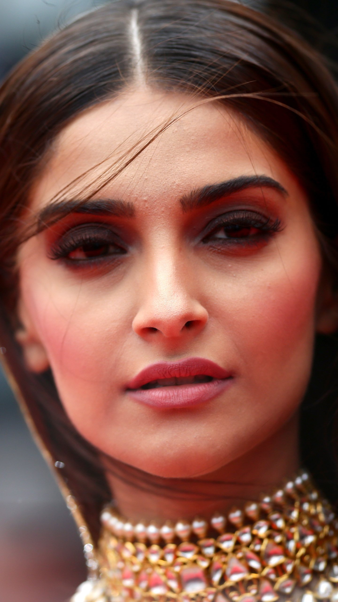 Download Face Actress Indian Celebrity Sonam Kapoor Phone Wallpaper