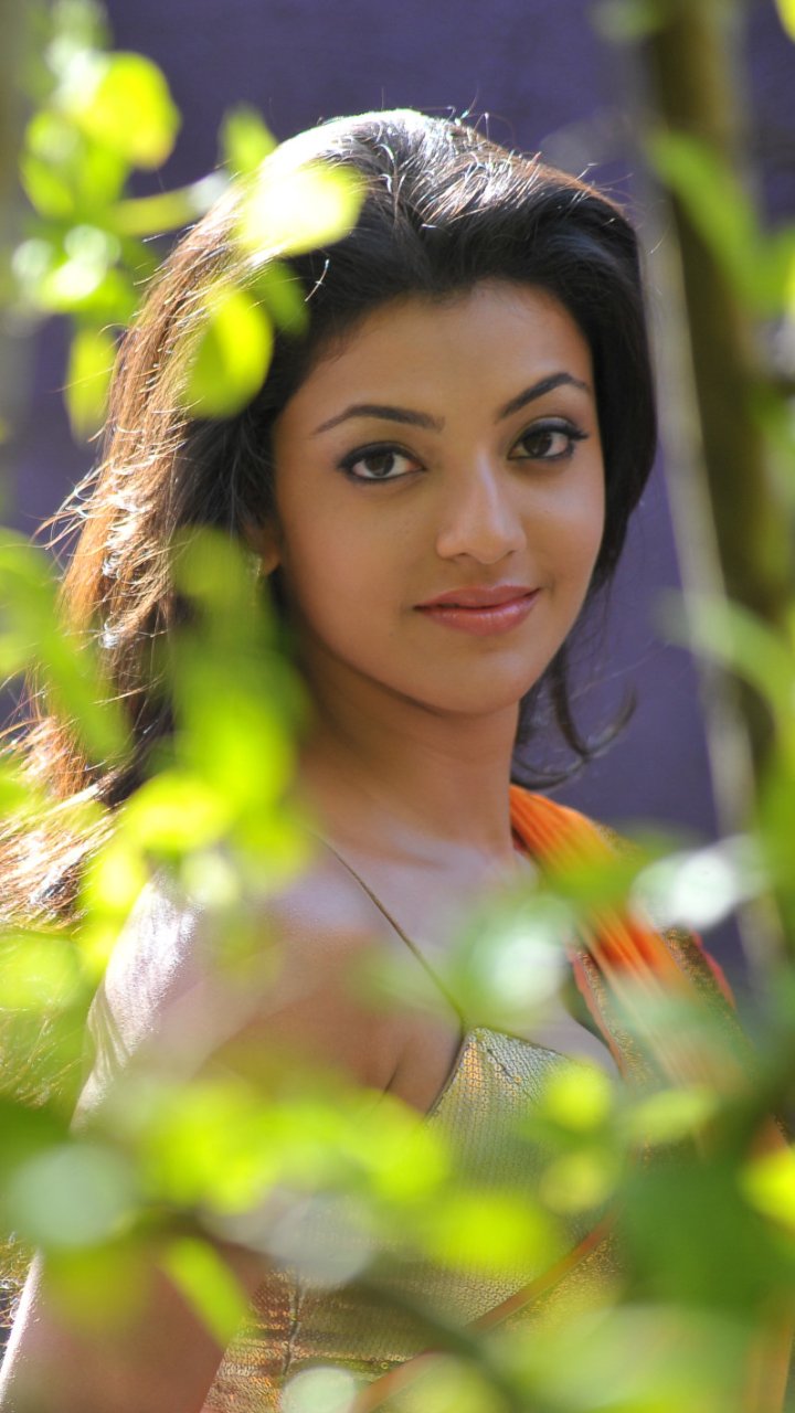 Download Celebrity Kajal Aggarwal Phone Wallpaper