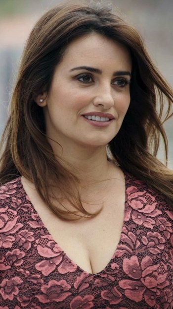 Celebrity Penelope Cruz Phone Wallpaper