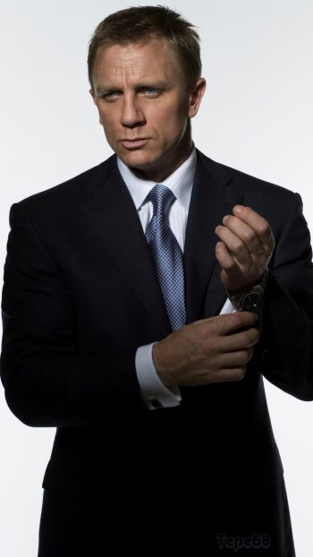 English actor Celebrity Daniel Craig Phone Wallpaper