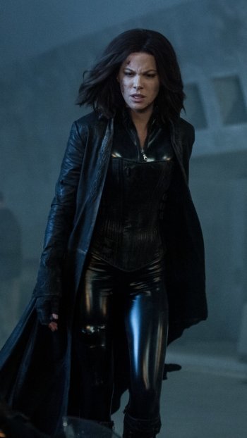 Selene (Underworld) Kate Beckinsale movie Underworld: Blood Wars Phone Wallpaper