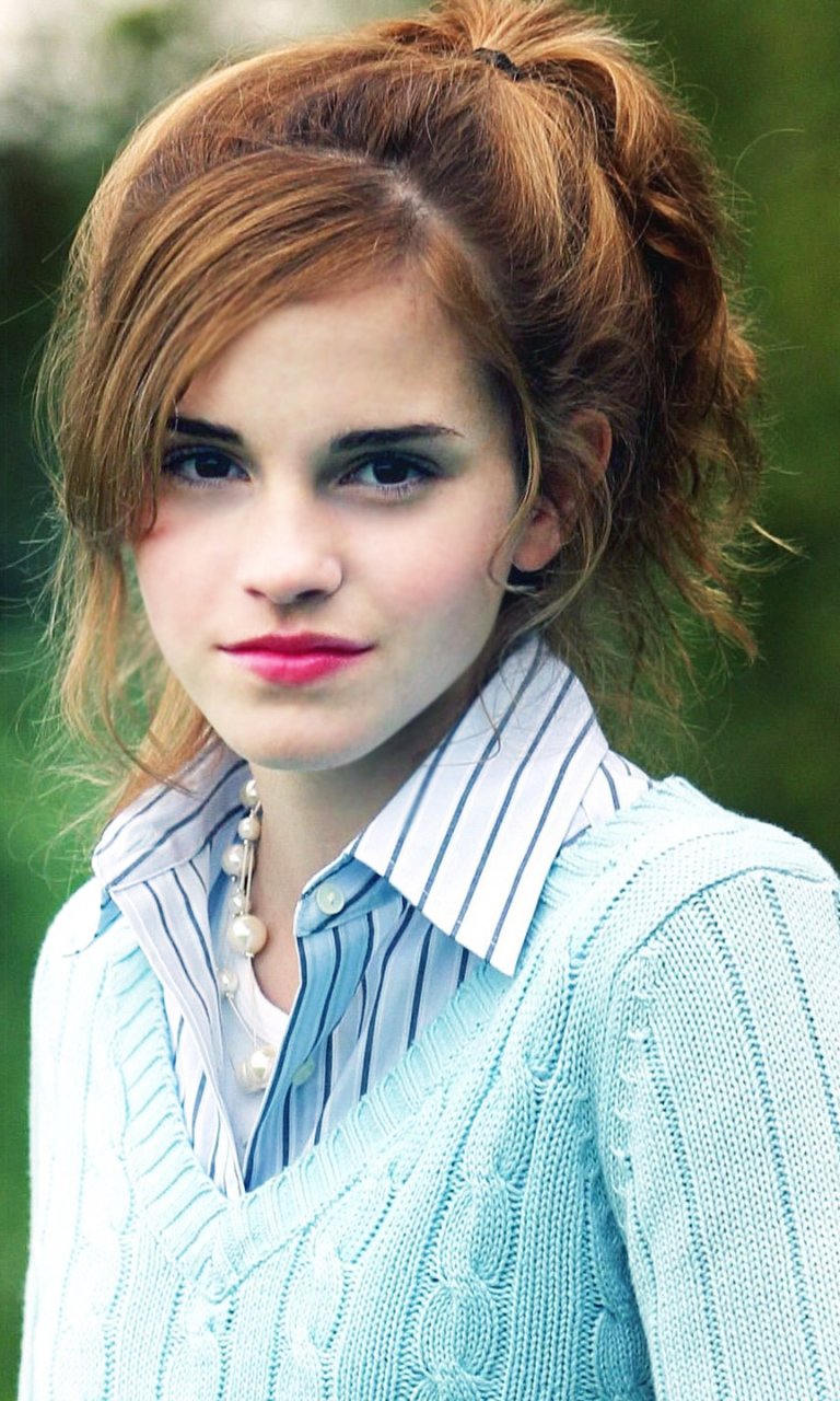 Download Celebrity Emma Watson Phone Wallpaper