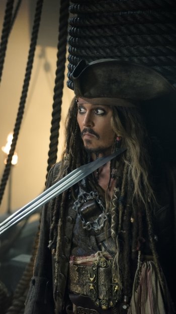 Johnny Depp Jack Sparrow movie Pirates Of The Caribbean: Dead Men Tell No Tales Phone Wallpaper