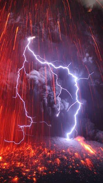  Lightning over volcano