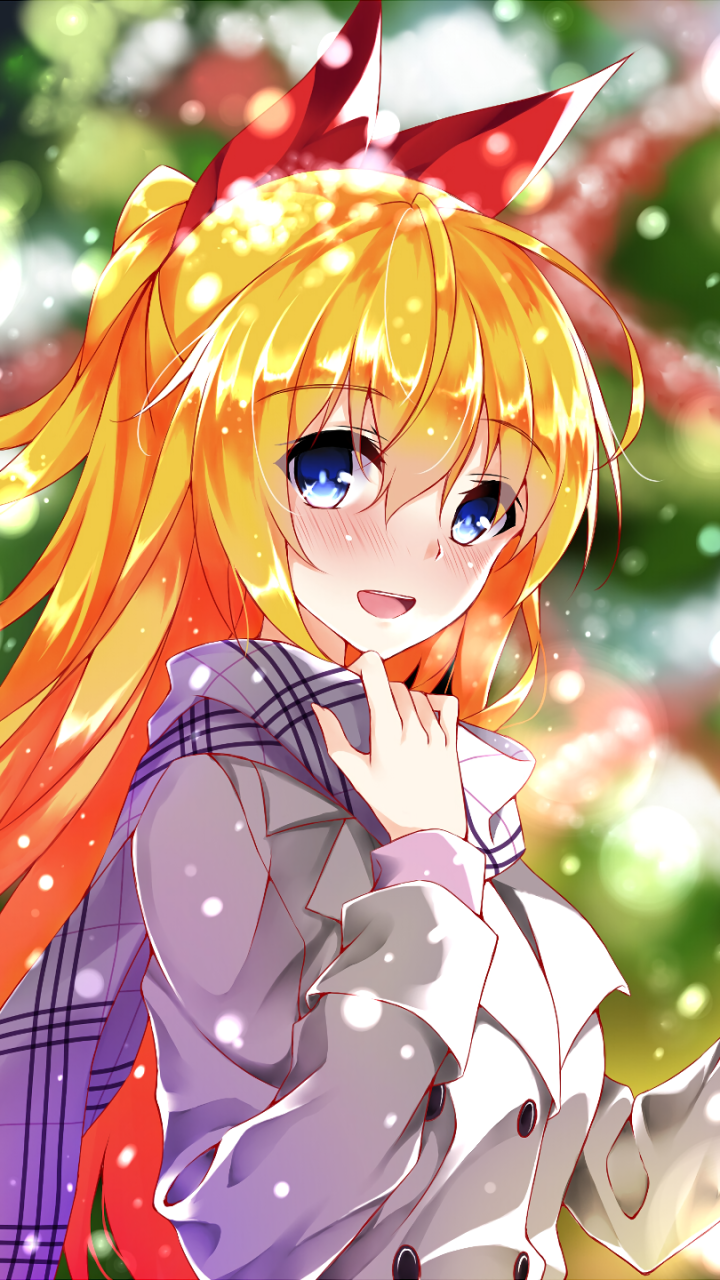 Phone wallpaper of Chitoge Kirisaki from Nisekoi — smiling blonde anime girl with blue eyes, red ribbon, plaid scarf and snowy bokeh background.