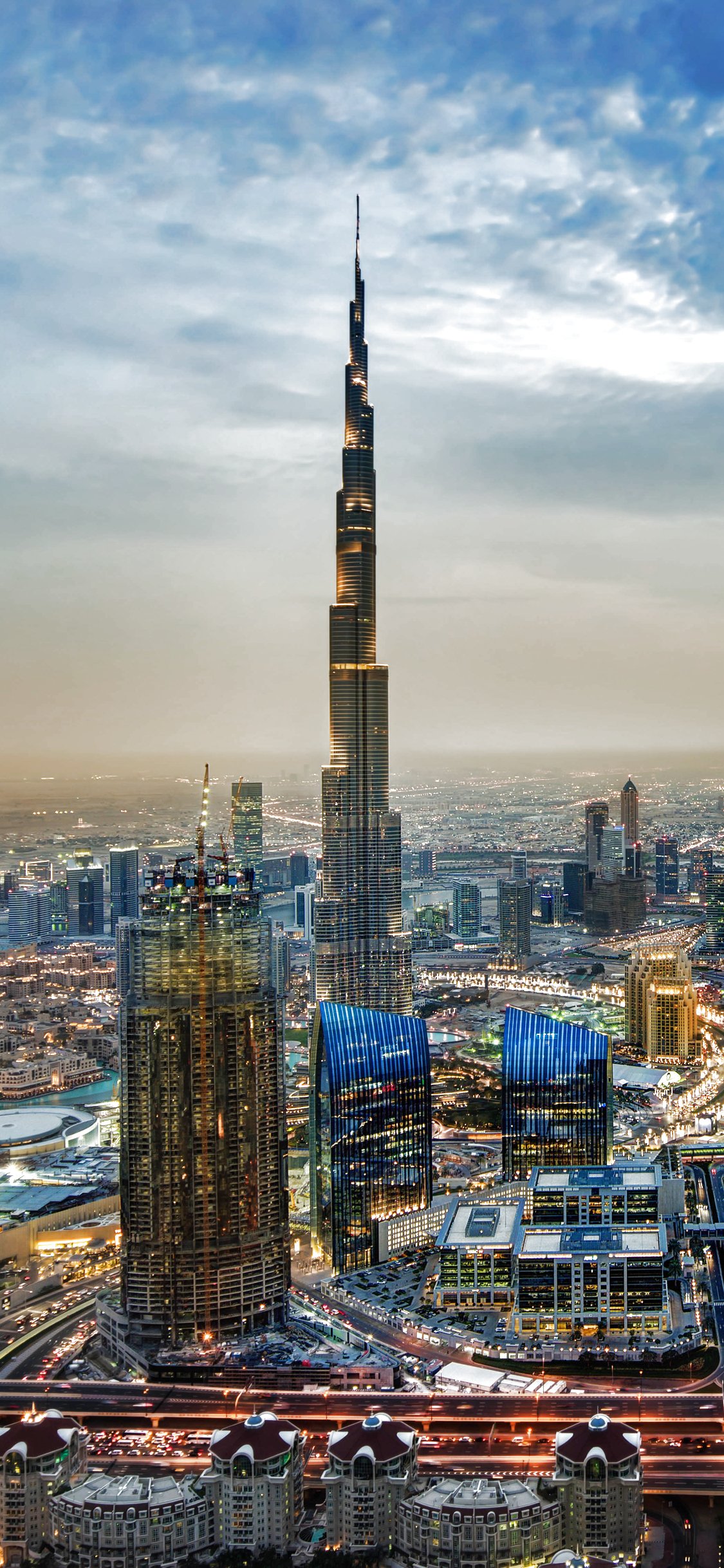 Download Cityscape Building City Horizon Skyscraper Burj Khalifa United Arab Emirates Man Made Dubai Phone Wallpaper