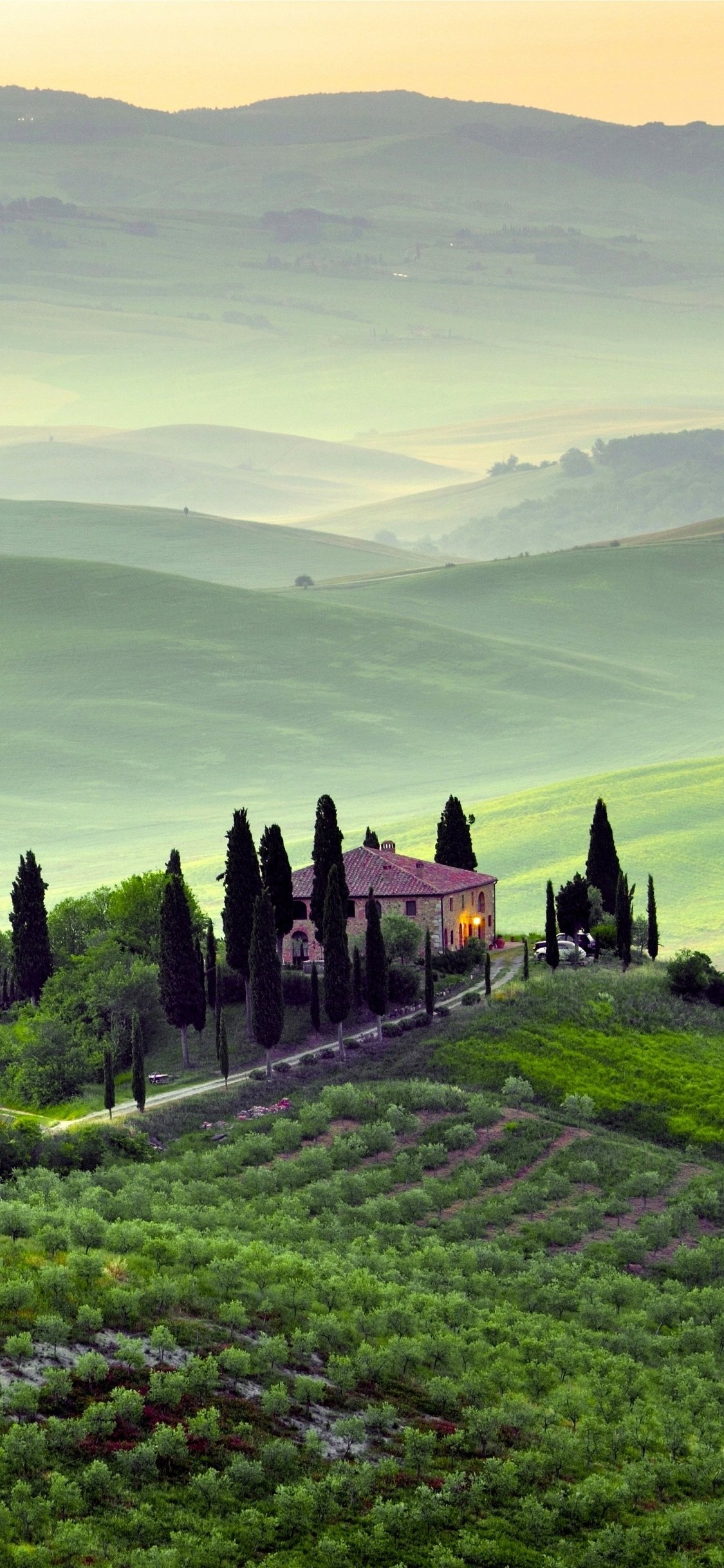 Download Field Hill Italy Mansion House Photography Tuscany Phone Wallpaper