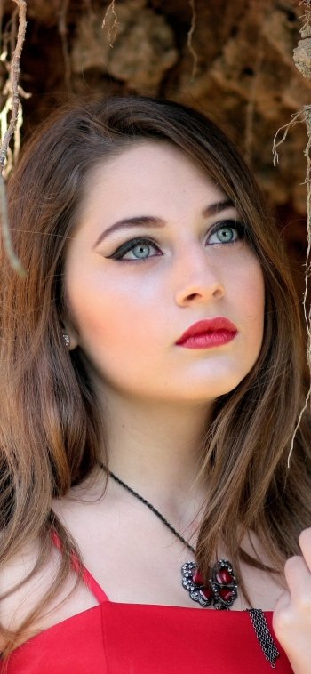 necklace lipstick brunette woman model Phone Wallpaper