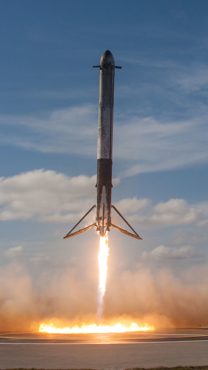 Twin rockets in vertical landing by SpaceX