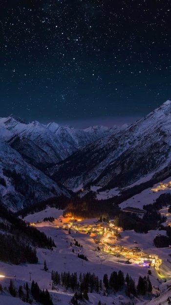  Town in Winter Valley