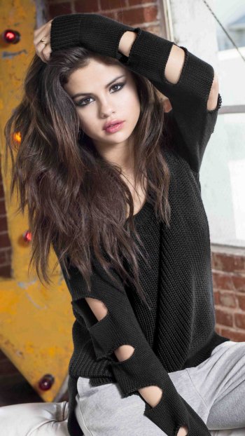  Selena Gomez Beautiful
