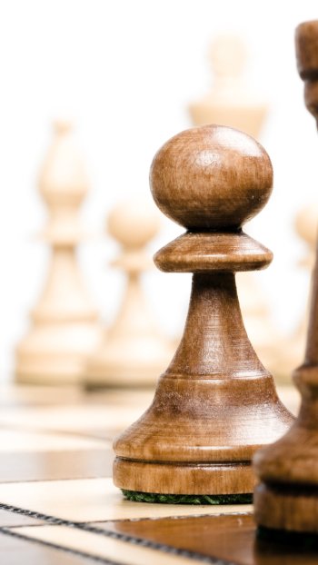 man made chess Phone Wallpaper