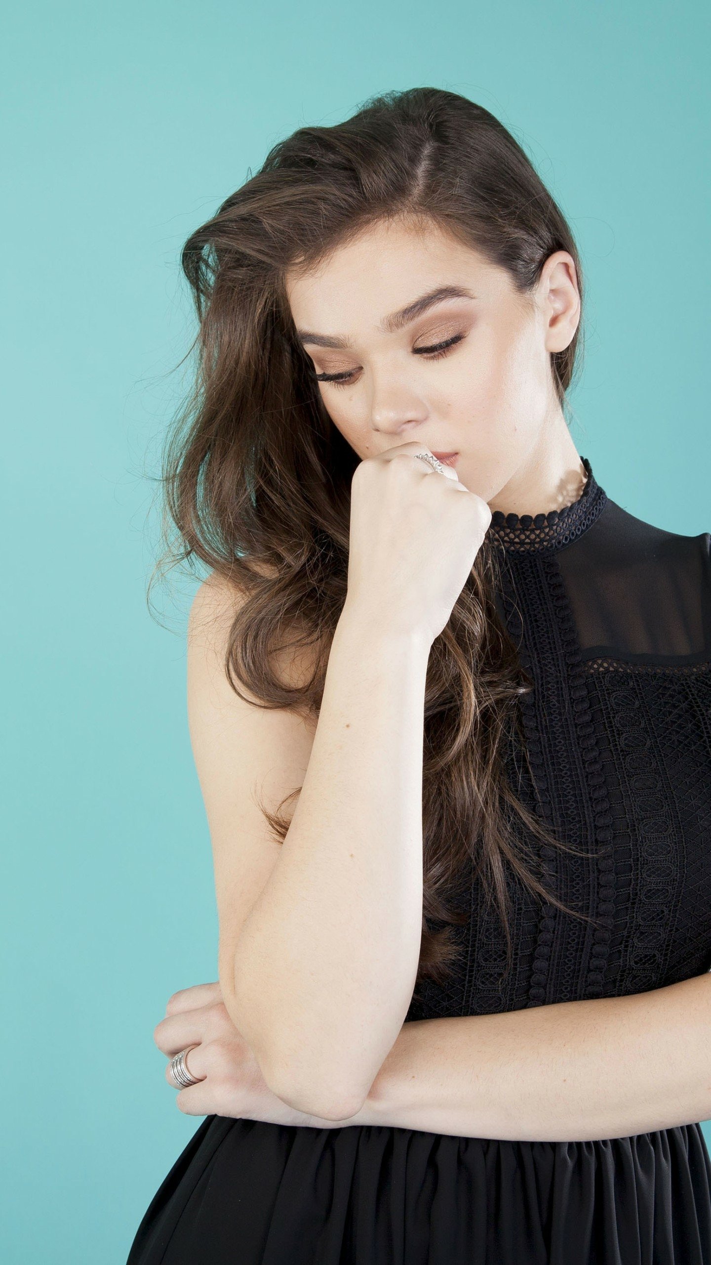 Download Long Hair Brunette Black Dress Singer Actress Celebrity Hailee Steinfeld Phone Wallpaper