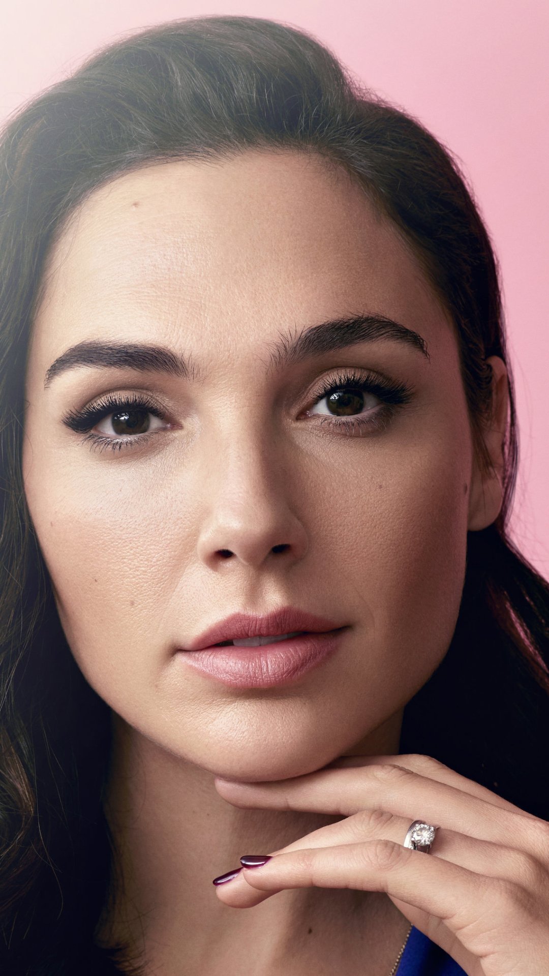 Download Close-up Face Brunette Brown Eyes Actress Celebrity Gal Gadot Phone Wallpaper