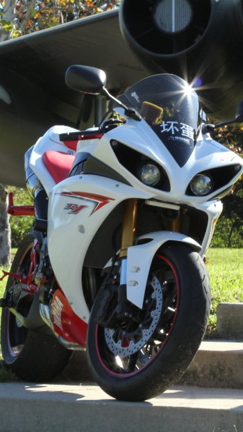 vehicle motorcycle Yamaha Yamaha YZF-R1 Phone Wallpaper