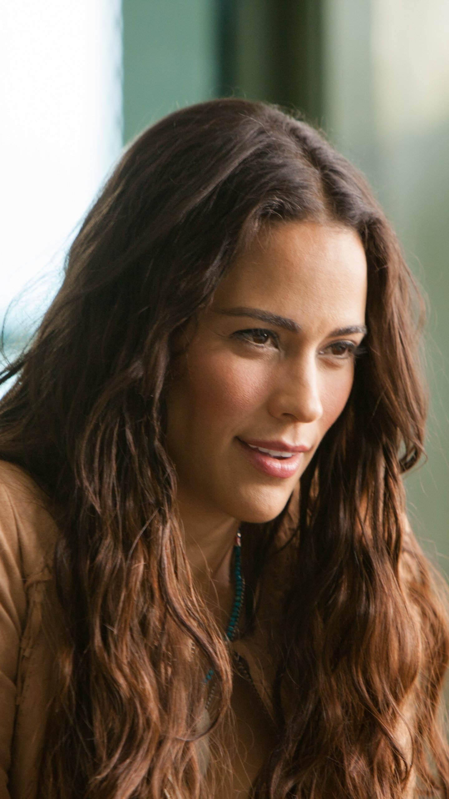 Paula Patton Phone Wallpapers