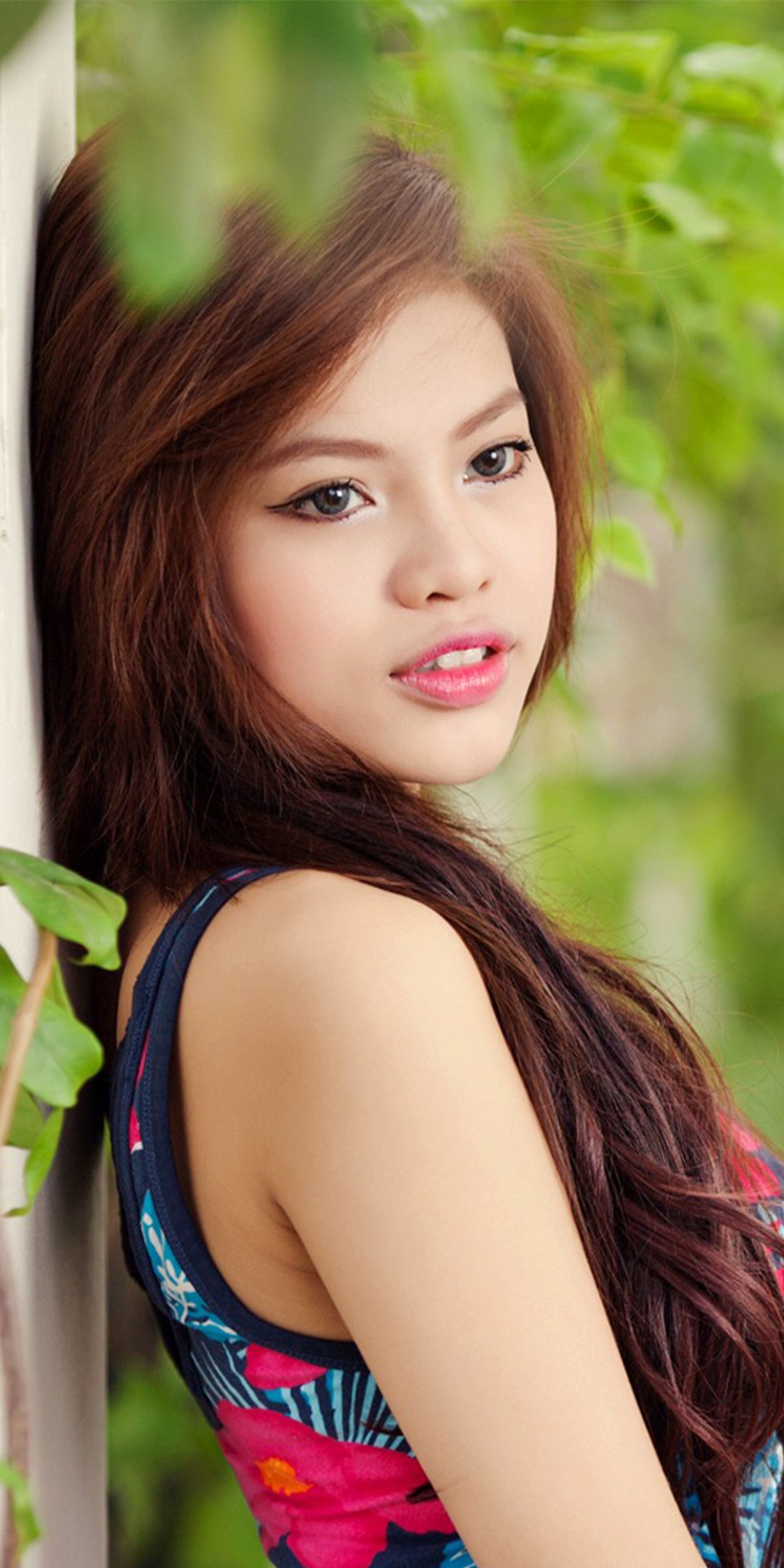 Download Woman Model Phone Wallpaper