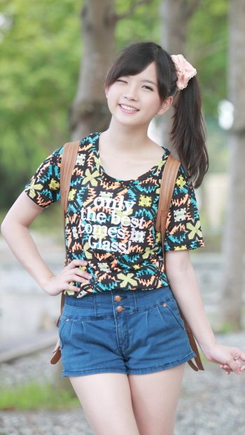 ponytail smile asian brunette brown eyes shorts model woman Xiaojing Phone Wallpaper