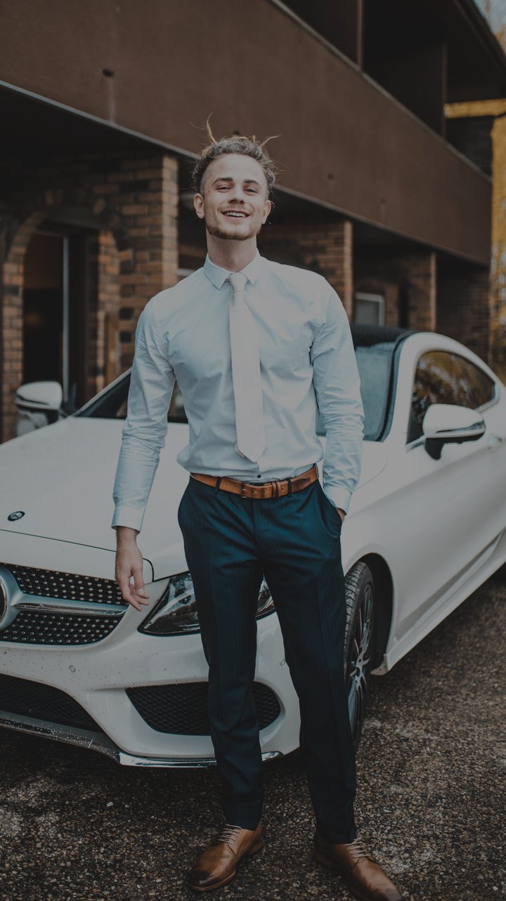 Download Smile Car Man Model Phone Wallpaper