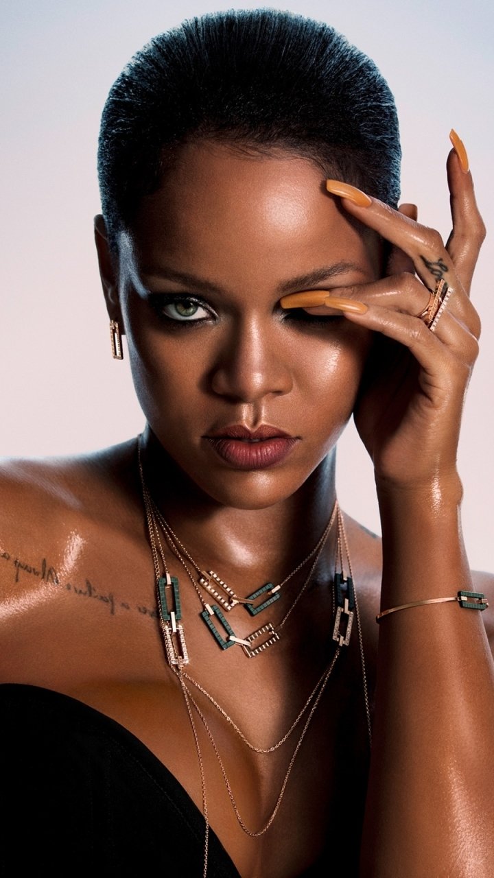 Download Necklace Green Eyes Brunette Barbadian Singer Music Rihanna Phone Wallpaper
