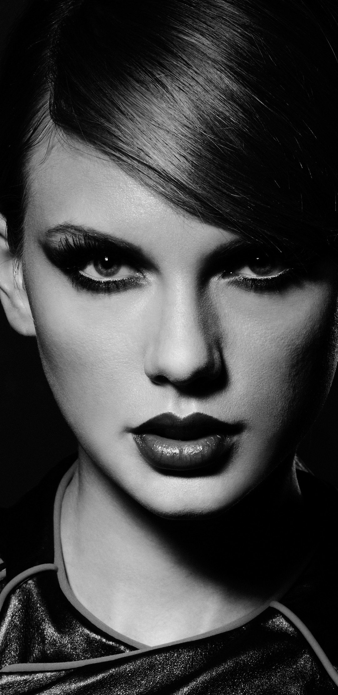 Download Black & White Close-up Monochrome Face Makeup Singer Music Taylor Swift Phone Wallpaper