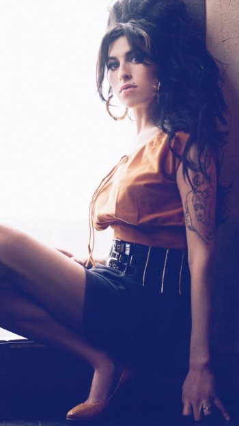 Amy Winehouse iPhone Wallpapers