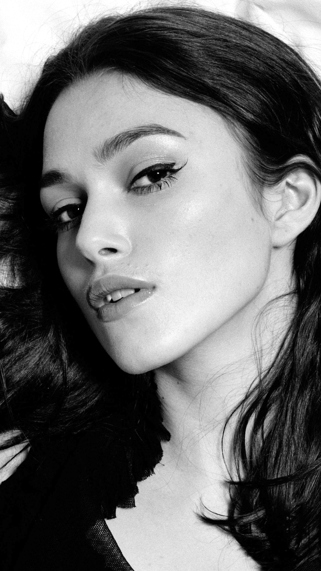 Keira Knightley Black And White Wallpaper