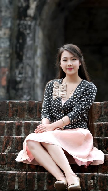 brunette smile asian woman mood Phone Wallpaper