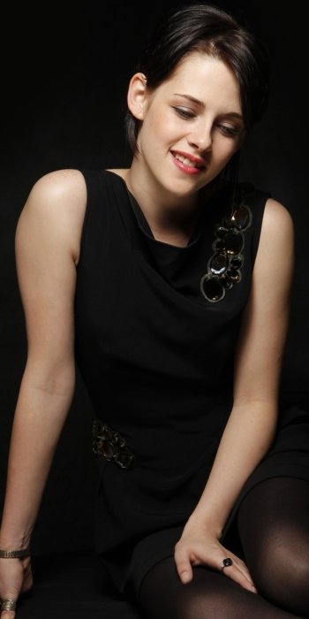 Celebrity Kristen Stewart Phone Wallpaper