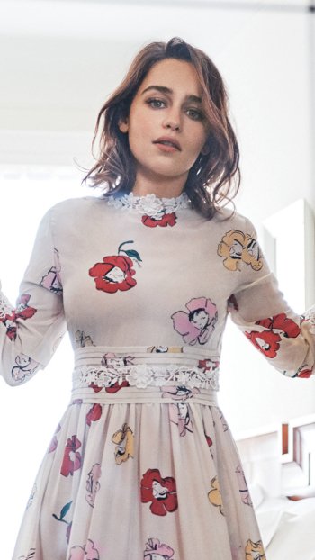 Celebrity Emilia Clarke Phone Wallpaper