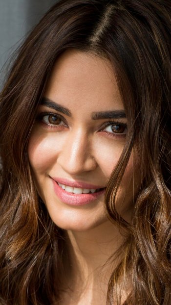Celebrity Kriti Kharbanda Phone Wallpaper