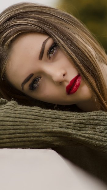 lipstick brunette woman model Phone Wallpaper