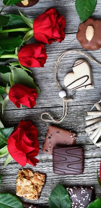 Valentine's Day red flower flower rose heart-shaped chocolate photography still life Phone Wallpaper