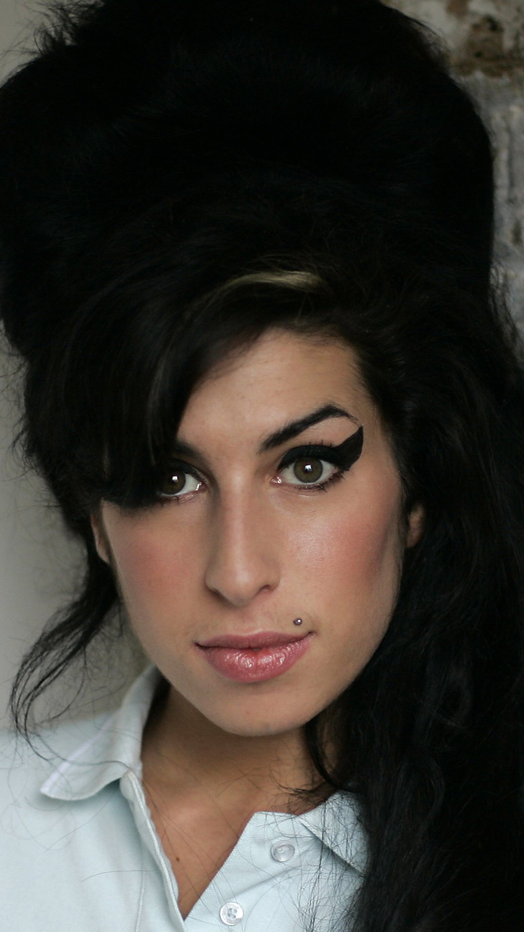 Download Singer English Music Amy Winehouse Phone Wallpaper