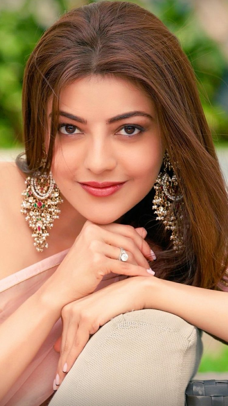 Download Celebrity Kajal Aggarwal Phone Wallpaper