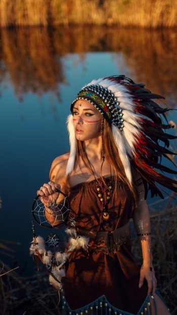 feather depth of field dreamcatcher headdress redhead model woman native american Phone Wallpaper