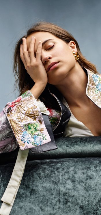 Celebrity Alicia Vikander Phone Wallpaper